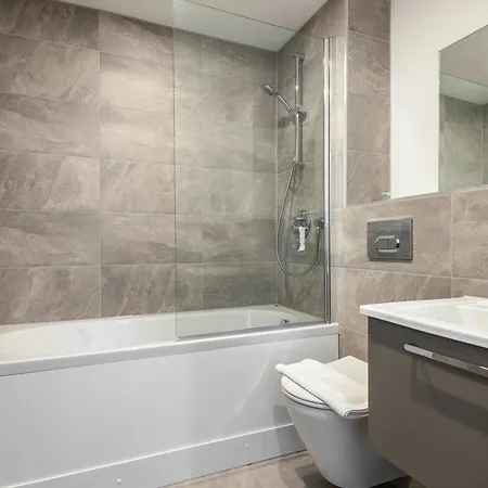 Stayzeni, Ouse Court Smart 2 Bed Flat Apartment *